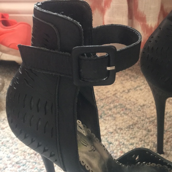 heels - Picture 3 of 7